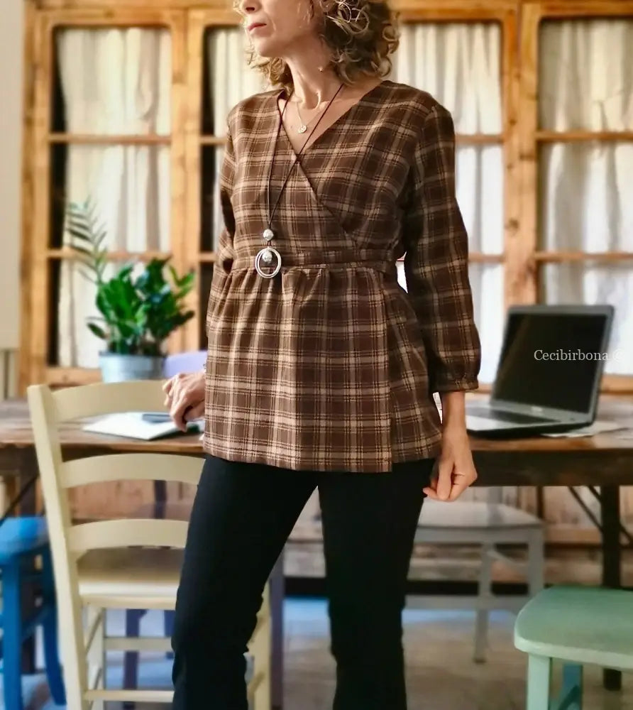 Camicia donna incrociata in lana tartan marrone (Ref. 99) camicia donna