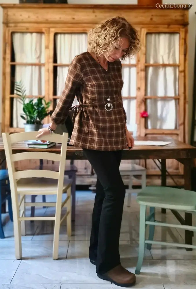 Camicia donna incrociata in lana tartan marrone (Ref. 99) camicia donna