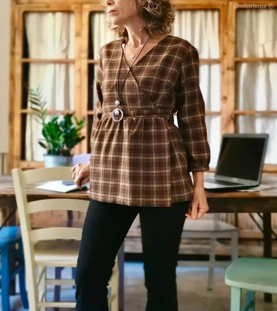 Camicia donna incrociata in lana tartan marrone (Ref. 99) camicia donna