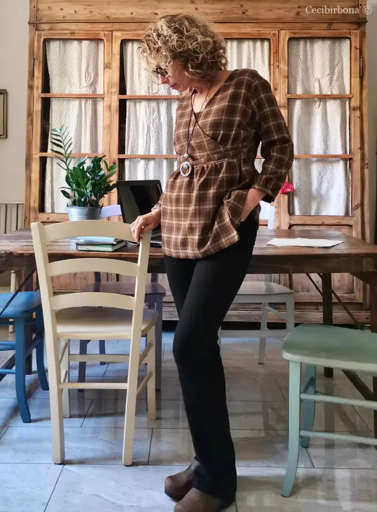 Camicia donna incrociata in lana tartan marrone (Ref. 99) camicia donna