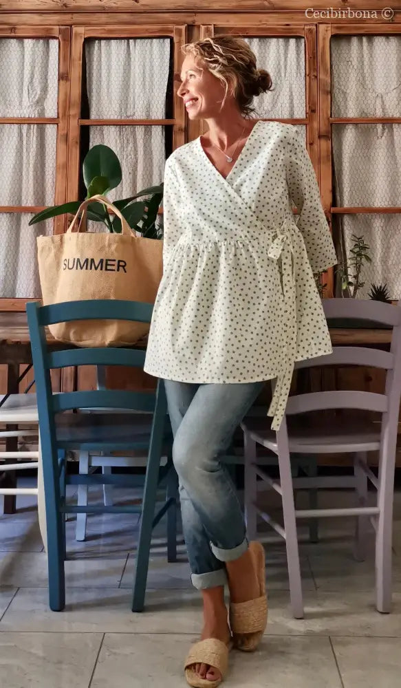 Camicia incrociata beige a fiorellini con maniche (Ref. 113) abbigliamento