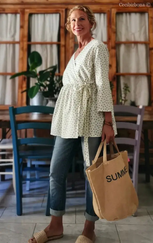 Camicia incrociata beige a fiorellini con maniche (Ref. 113) abbigliamento