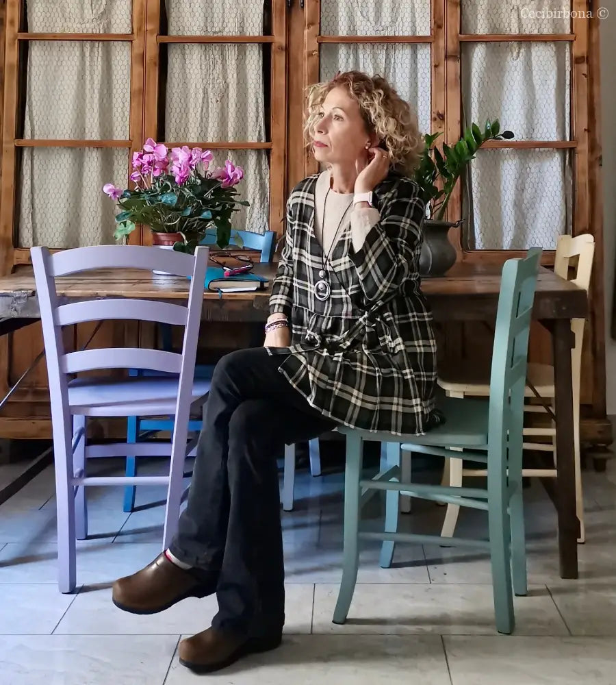 Camicia incrociata in lana tartan nera grigia e beige camicia donna