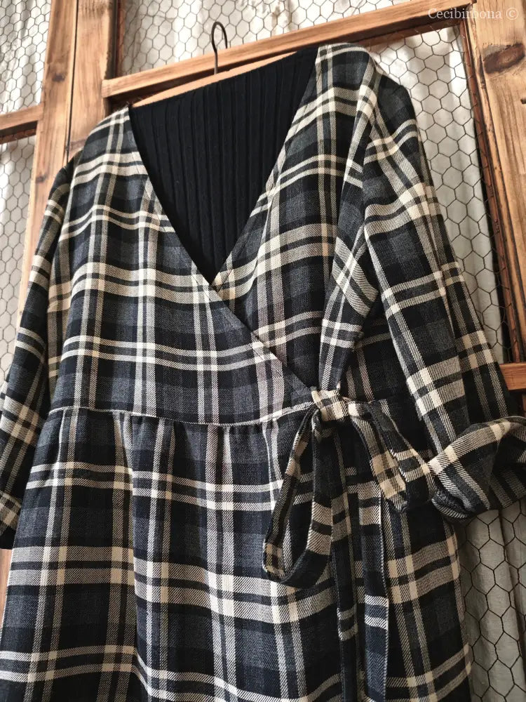 Camicia incrociata in lana tartan nera grigia e beige camicia donna