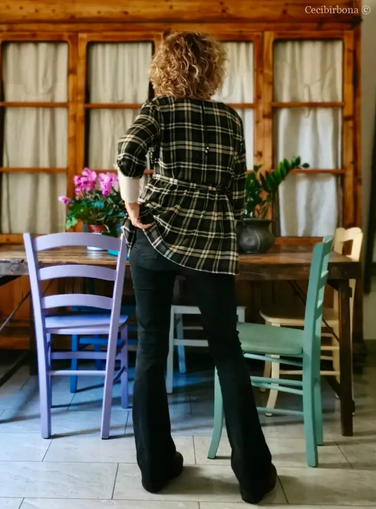 Camicia incrociata in lana tartan nera grigia e beige camicia donna