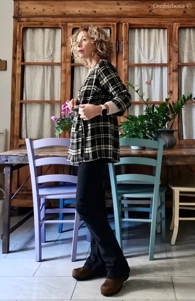 Camicia incrociata in lana tartan nera grigia e beige camicia donna