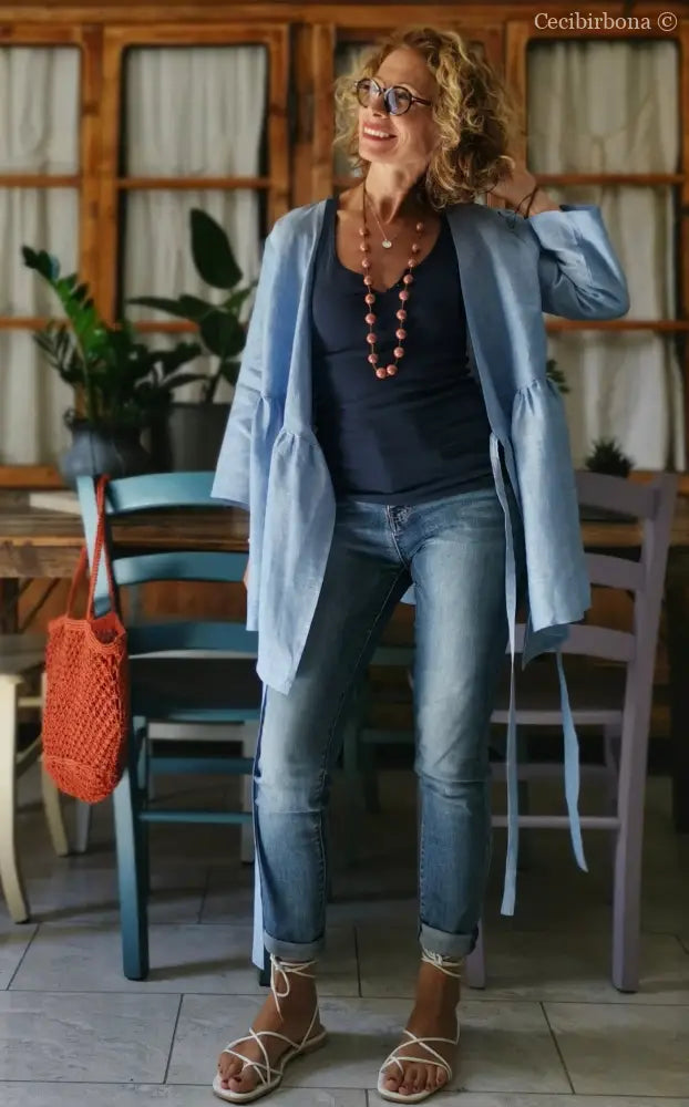 Camicia incrociata in lino celeste con maniche camicia donna