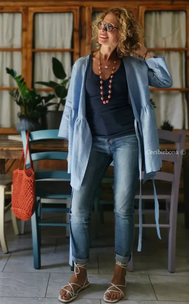 Camicia incrociata in lino celeste con maniche camicia donna
