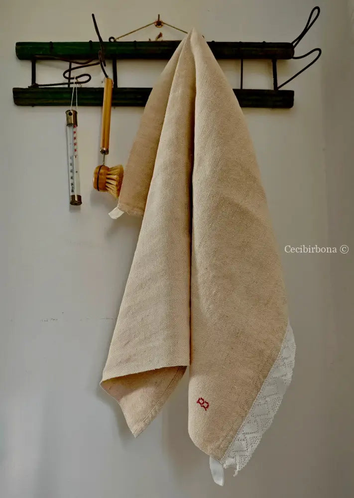 Canovaccio con pizzo e cifra rossa B Canovaccio