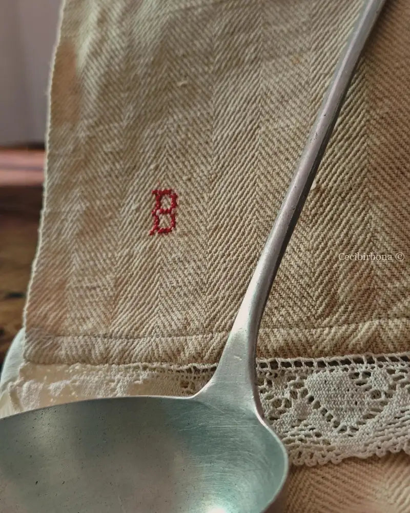 Canovaccio con pizzo e cifra rossa B Canovaccio