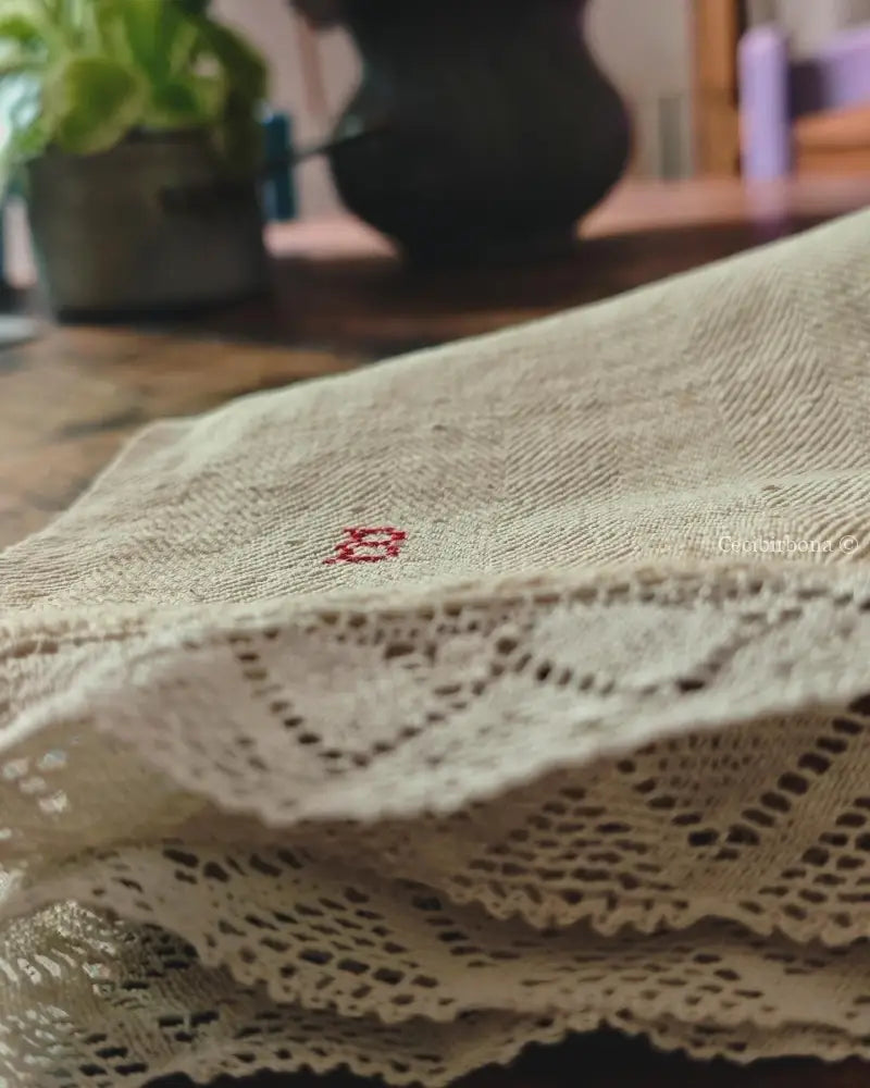 Canovaccio con pizzo e cifra rossa B Canovaccio