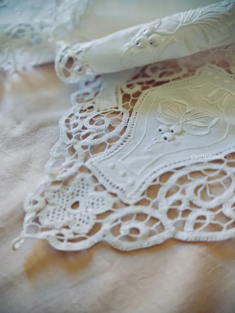 Completo lenzuolo matrimoniale ricamato con federe Lenzuolo matrimoniale rifamato