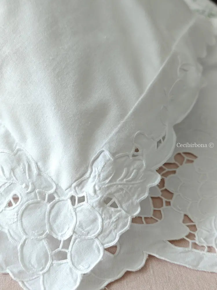 Completo lenzuolo matrimoniale ricamato con uva Lenzuolo matrimoniale ricamato