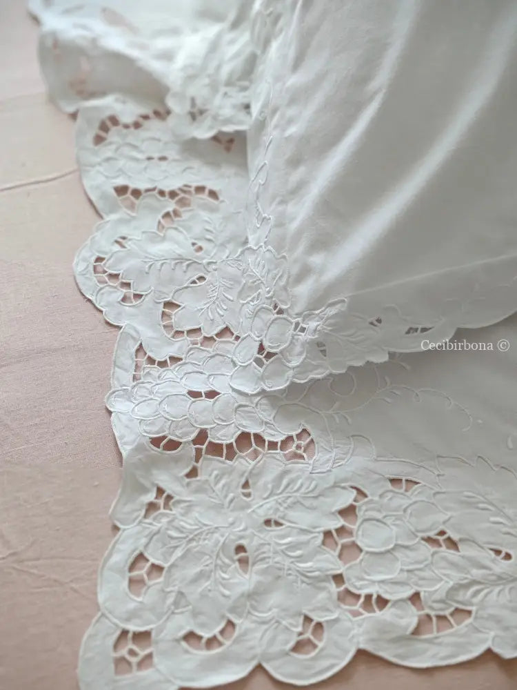 Completo lenzuolo matrimoniale ricamato con uva Lenzuolo matrimoniale ricamato