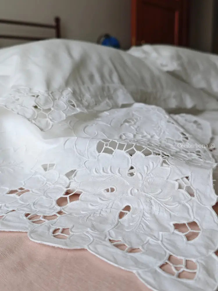 Completo lenzuolo matrimoniale ricamato con uva Lenzuolo matrimoniale ricamato