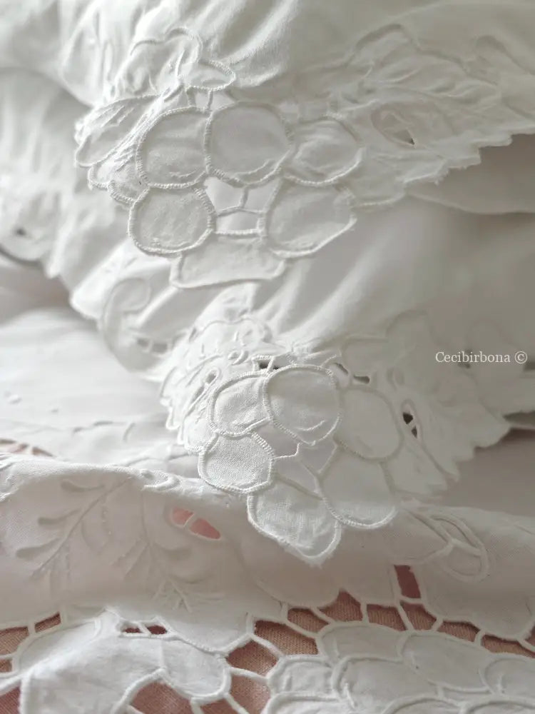 Completo lenzuolo matrimoniale ricamato con uva Lenzuolo matrimoniale ricamato