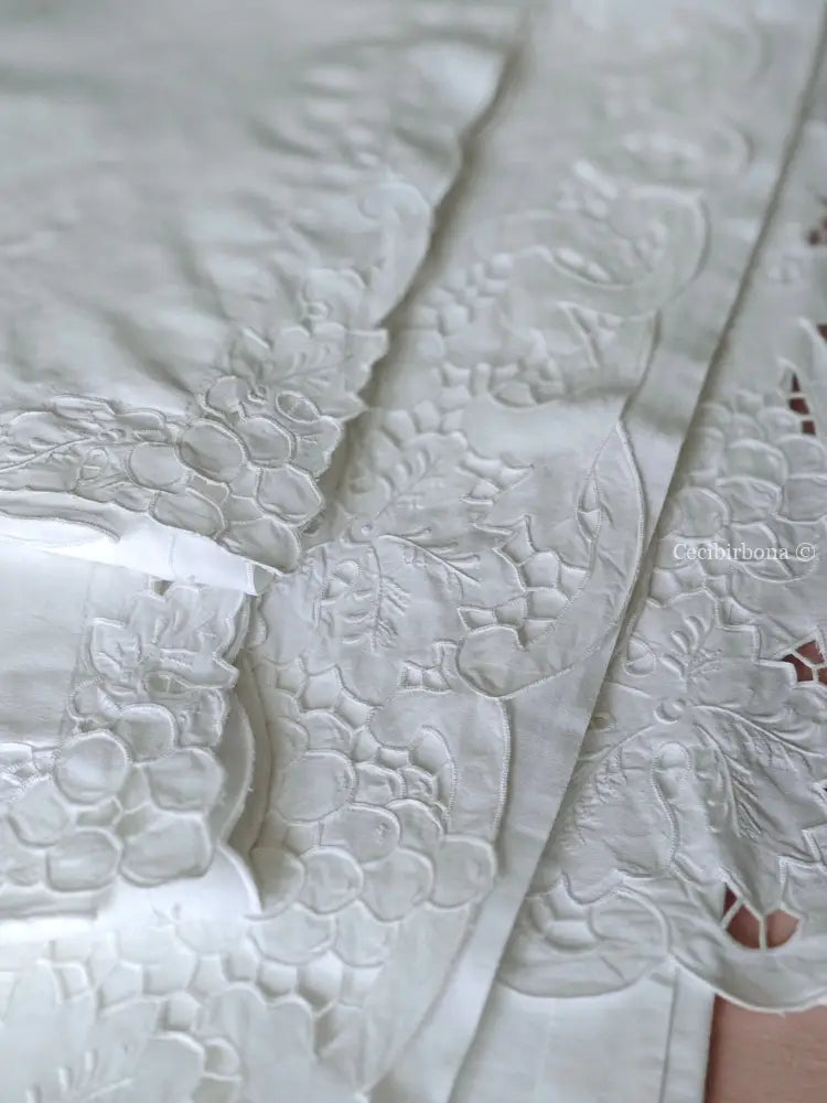 Completo lenzuolo matrimoniale ricamato con uva Lenzuolo matrimoniale ricamato