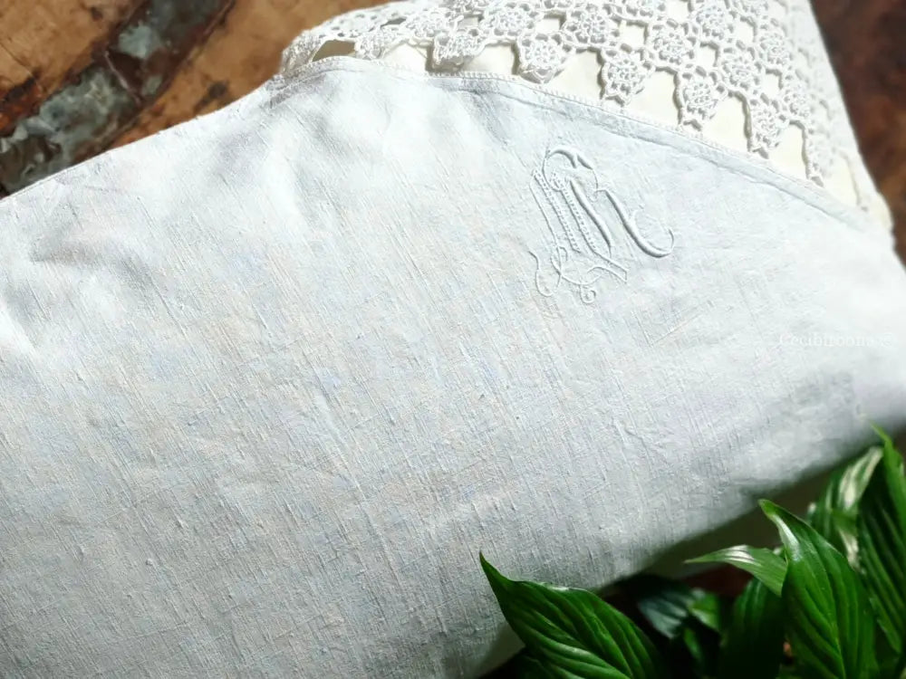 Coppia di federe antiche con pizzo all’uncinetto e monogramma MR biancheria antica per la casa