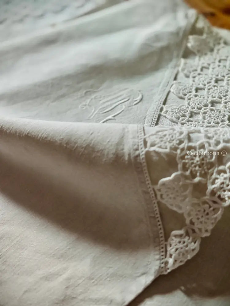 Coppia di federe antiche con pizzo all’uncinetto e monogramma MR biancheria antica per la casa
