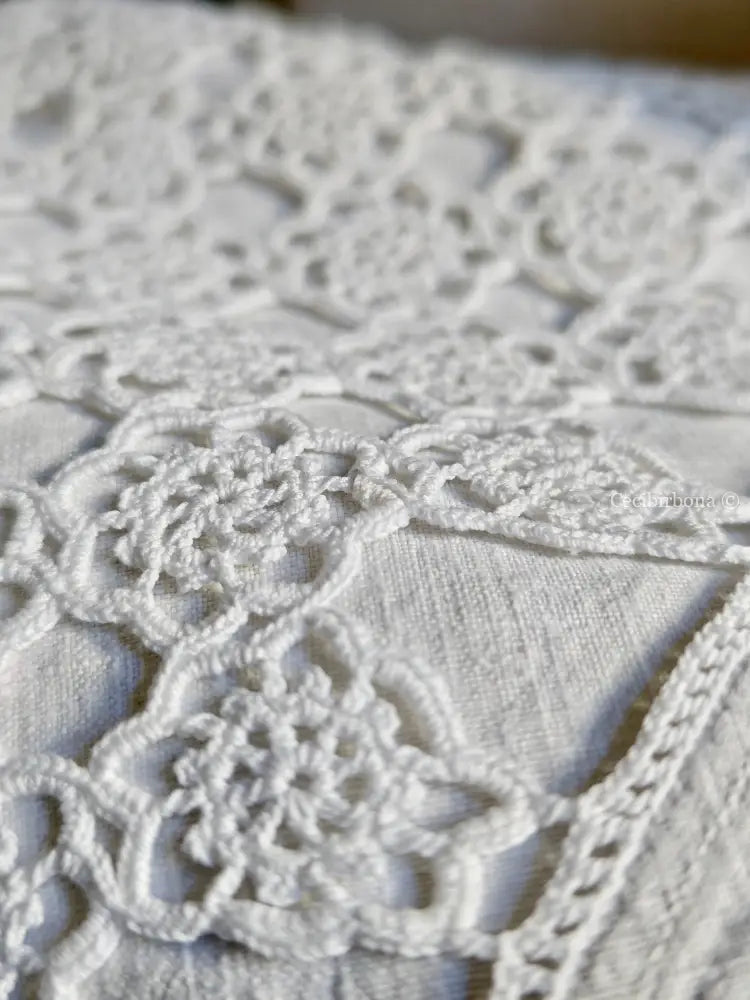 Coppia di federe antiche con pizzo all’uncinetto e monogramma MR biancheria antica per la casa