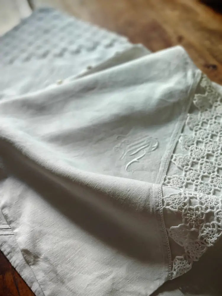 Coppia di federe antiche con pizzo all’uncinetto e monogramma MR biancheria antica per la casa