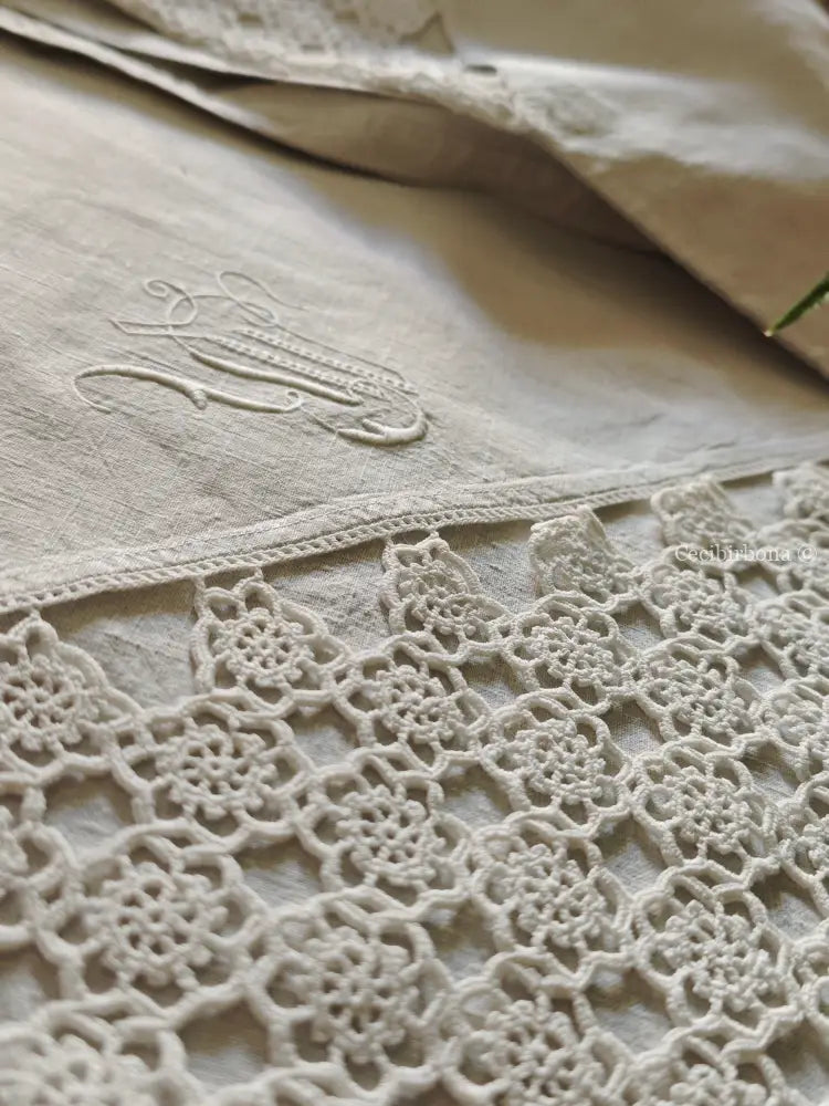 Coppia di federe antiche con pizzo all’uncinetto e monogramma MR biancheria antica per la casa