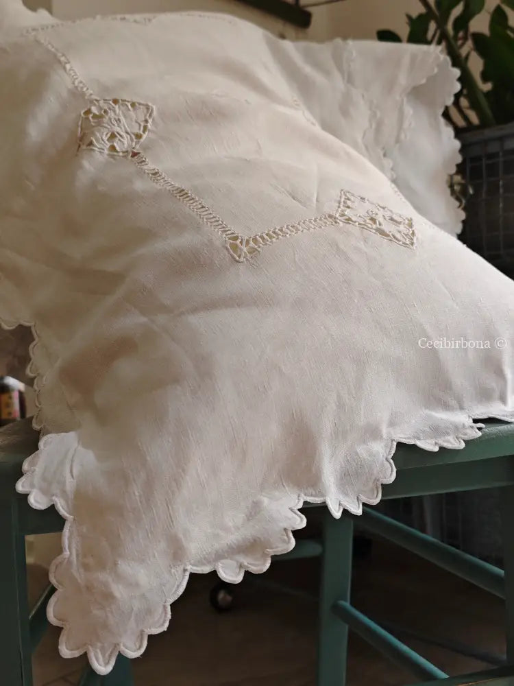 Coppia di federe antiche in lino con ricamo smerlo e monogramma NS biancheria antica per la casa