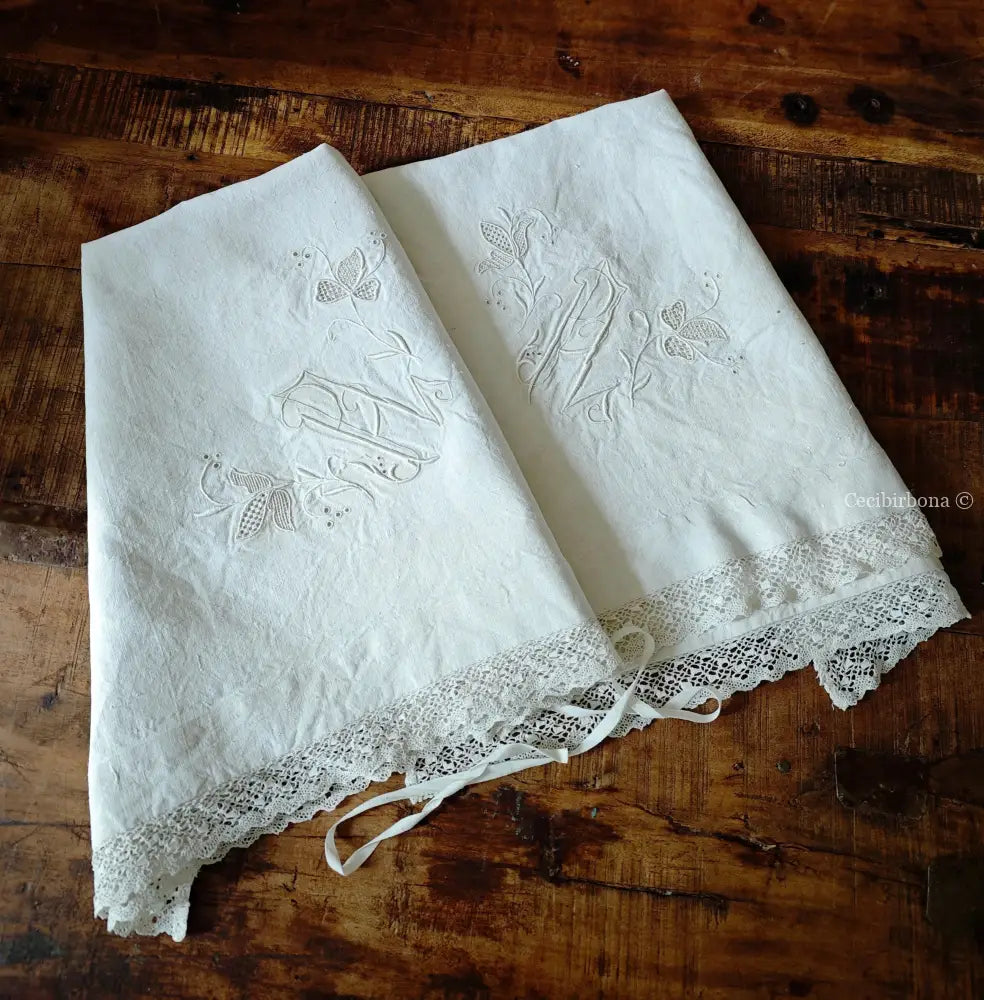 Coppia di federe antiche ricamate in lino “Corredo di Angiolina” biancheria antica per la casa
