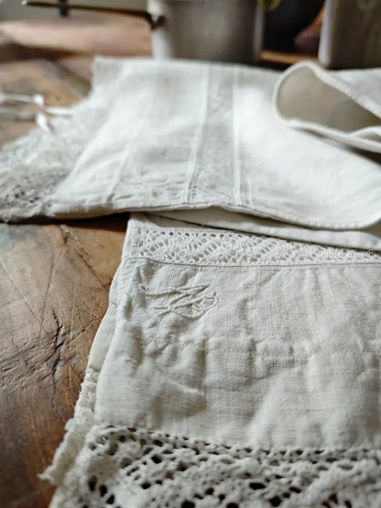 Coppia di federe antiche ricamate in lino “Corredo di Angiolina” biancheria antica per la casa
