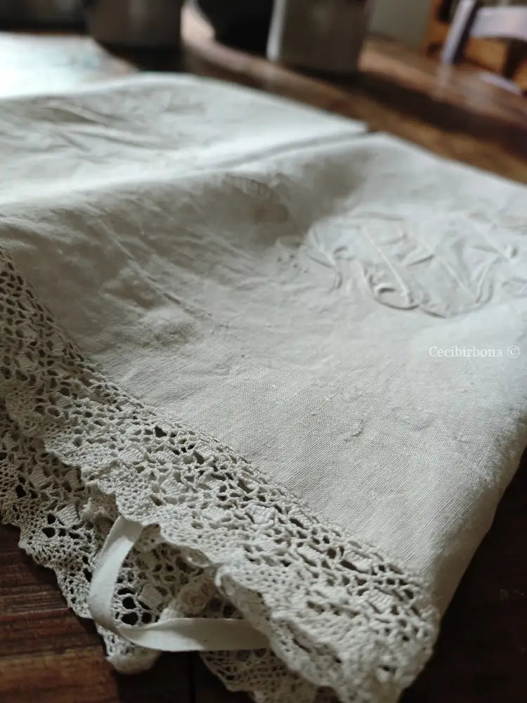 Coppia di federe antiche ricamate in lino “Corredo di Angiolina” biancheria antica per la casa