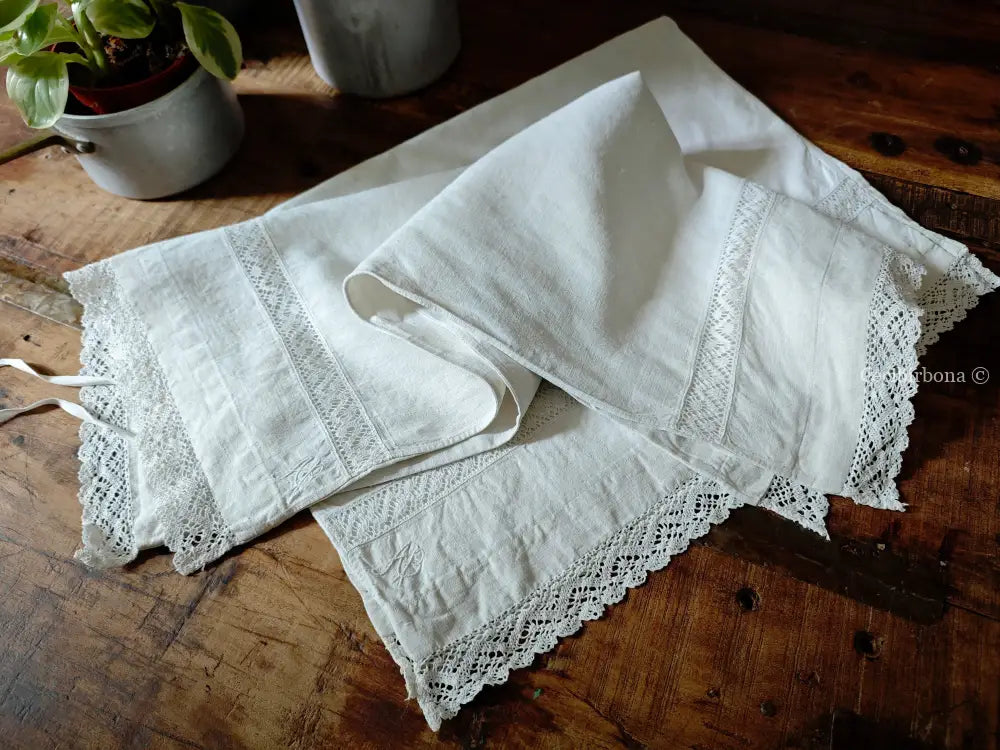 Coppia di federe antiche ricamate in lino “Corredo di Angiolina” biancheria antica per la casa