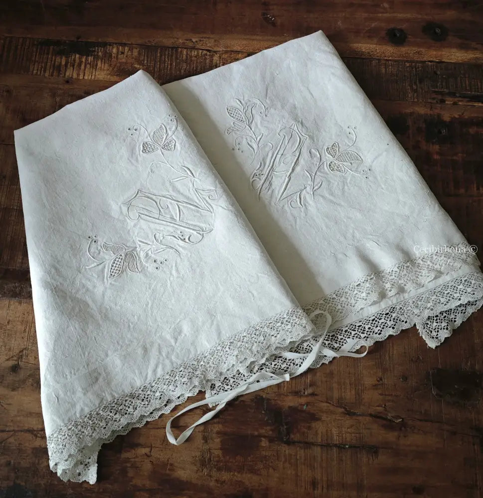 Coppia di federe antiche ricamate in lino “Corredo di Angiolina” biancheria antica per la casa