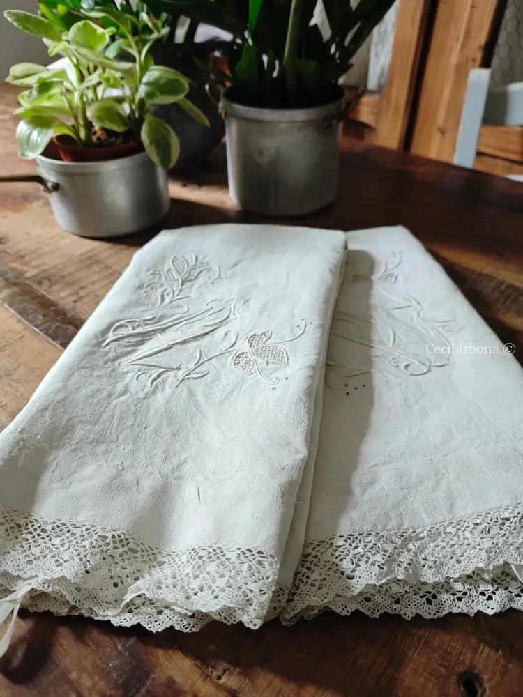 Coppia di federe antiche ricamate in lino “Corredo di Angiolina” biancheria antica per la casa