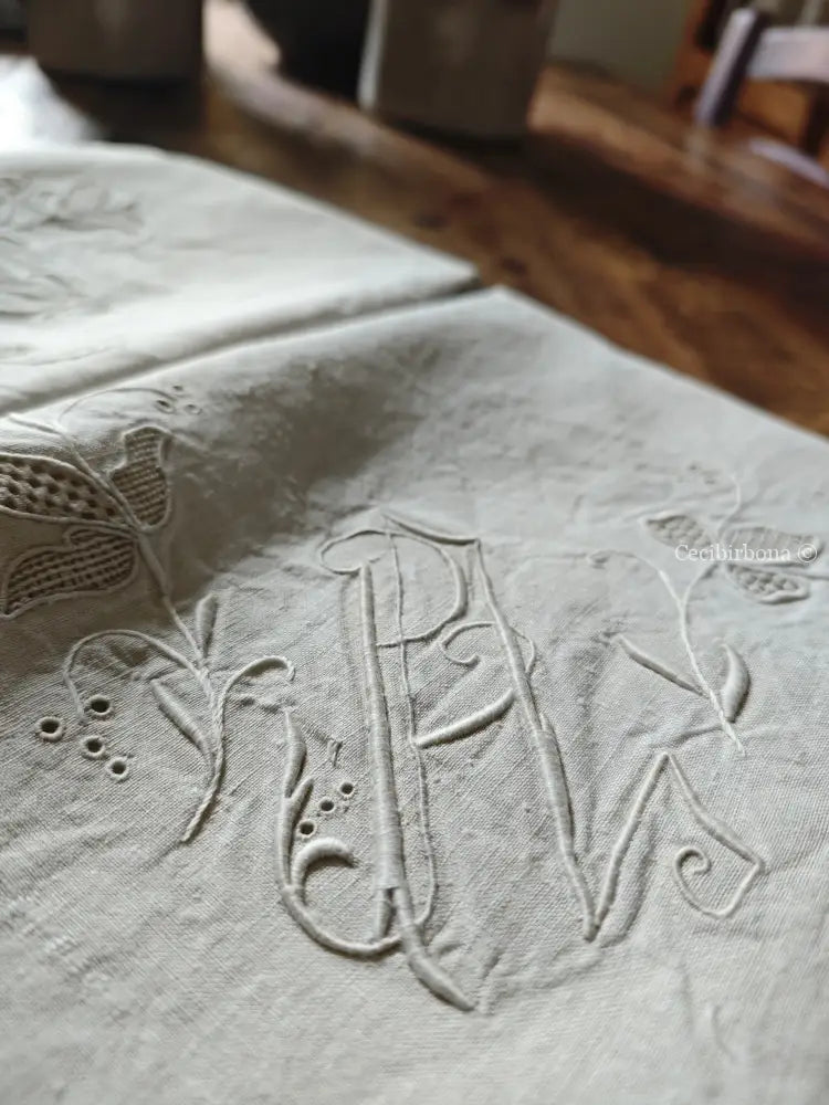 Coppia di federe antiche ricamate in lino “Corredo di Angiolina” biancheria antica per la casa