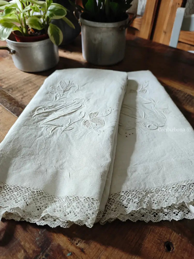 Coppia di federe antiche ricamate in lino “Corredo di Angiolina” biancheria antica per la casa