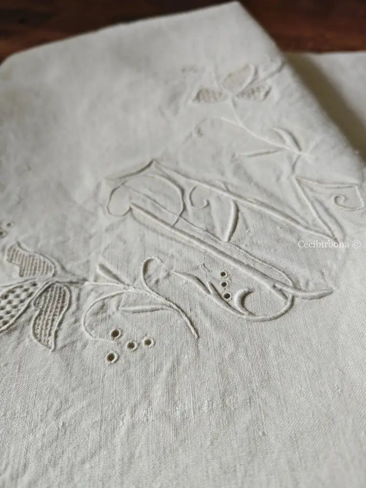 Coppia di federe antiche ricamate in lino “Corredo di Angiolina” biancheria antica per la casa