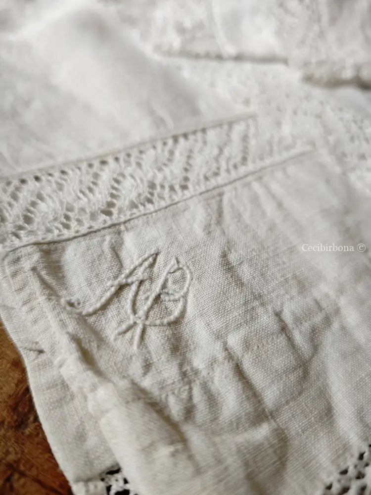 Coppia di federe antiche ricamate in lino “Corredo di Angiolina” biancheria antica per la casa