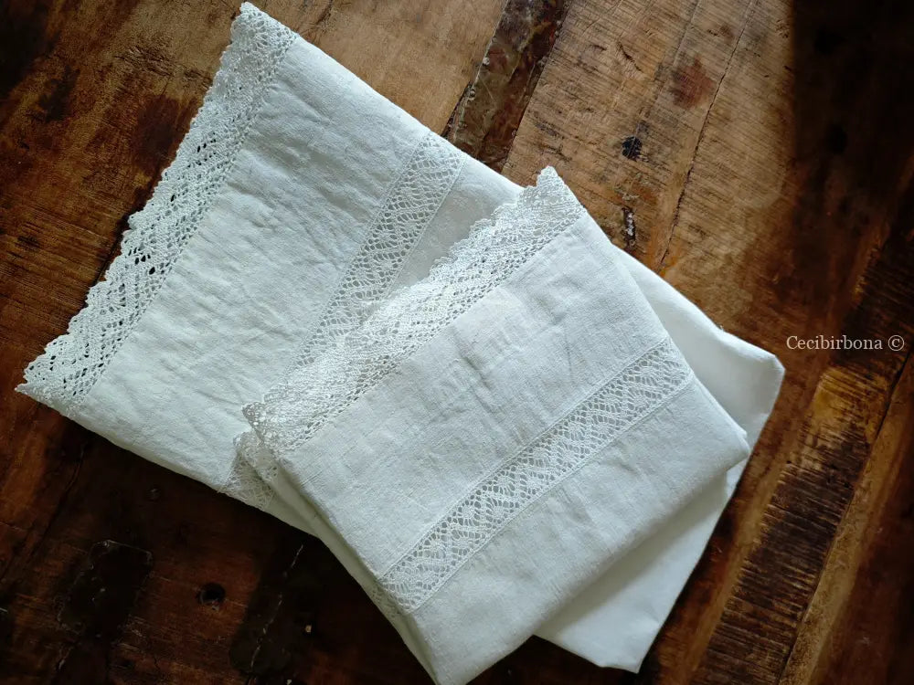 Coppia di federe antiche ricamate in lino “Corredo di Angiolina” biancheria antica per la casa