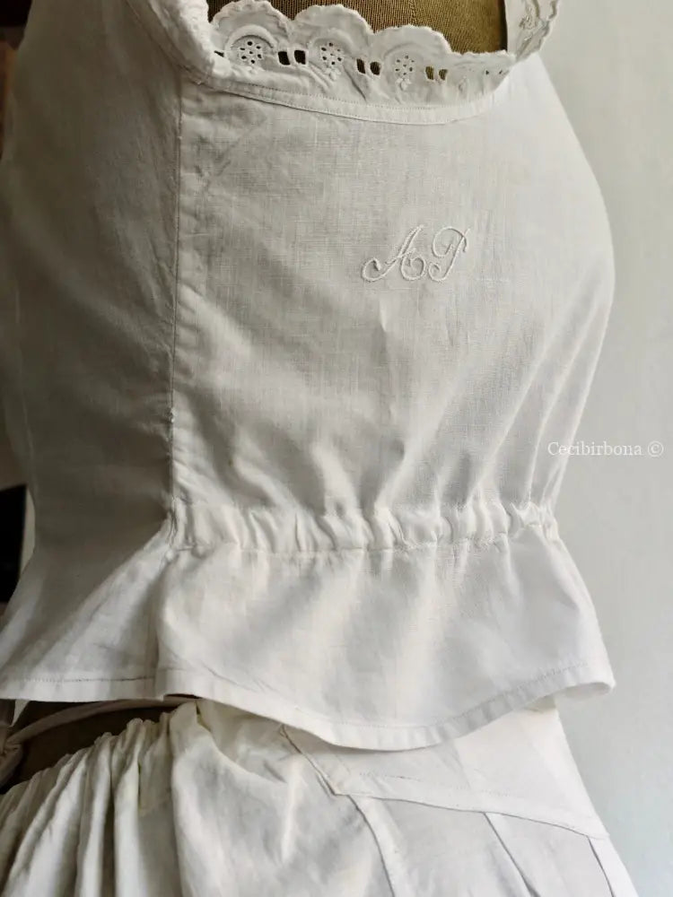 Corpetto antico ricamato “Corredo di Angiolina” camicia donna