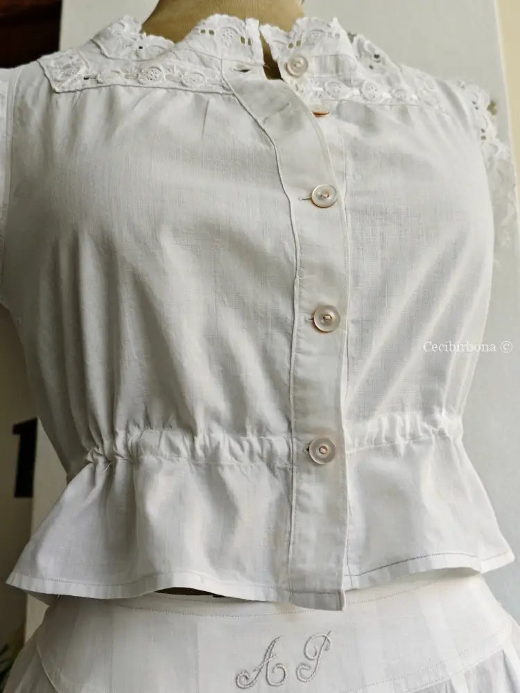 Corpetto antico ricamato “Corredo di Angiolina” camicia donna
