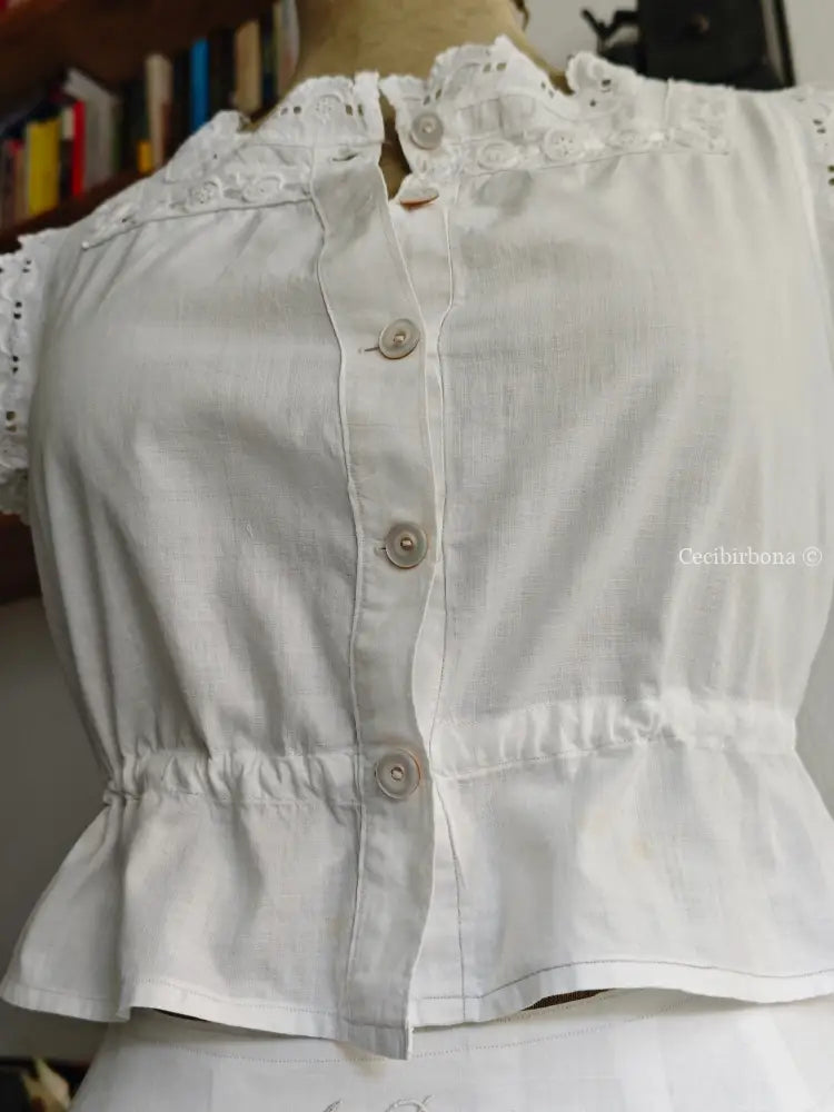 Corpetto antico ricamato “Corredo di Angiolina” camicia donna