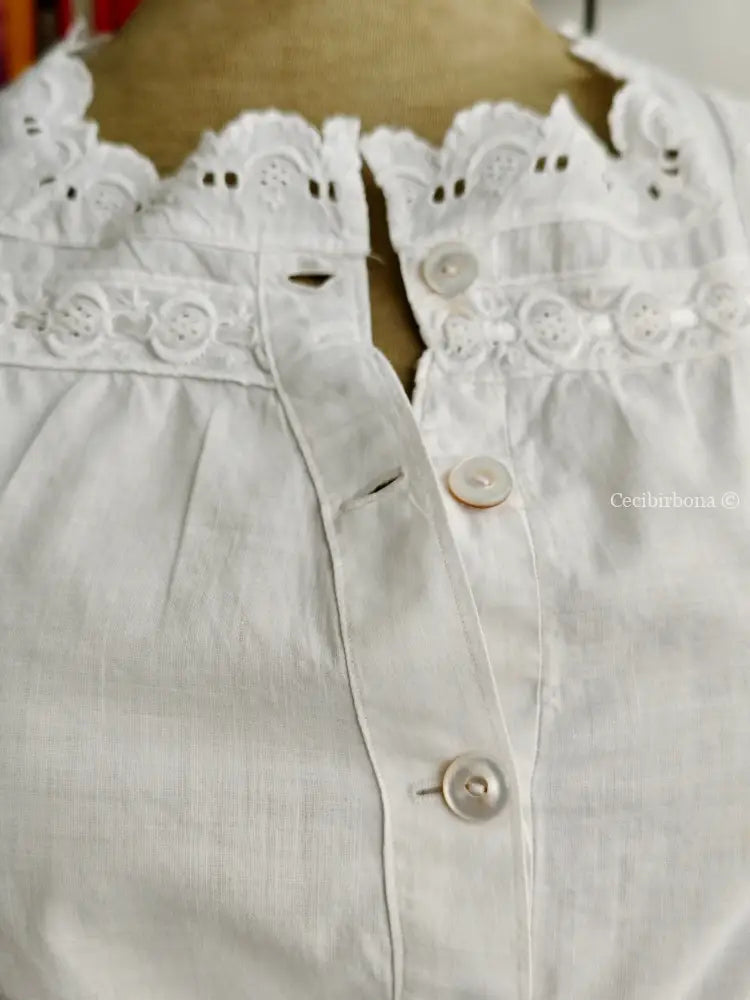 Corpetto antico ricamato “Corredo di Angiolina” camicia donna