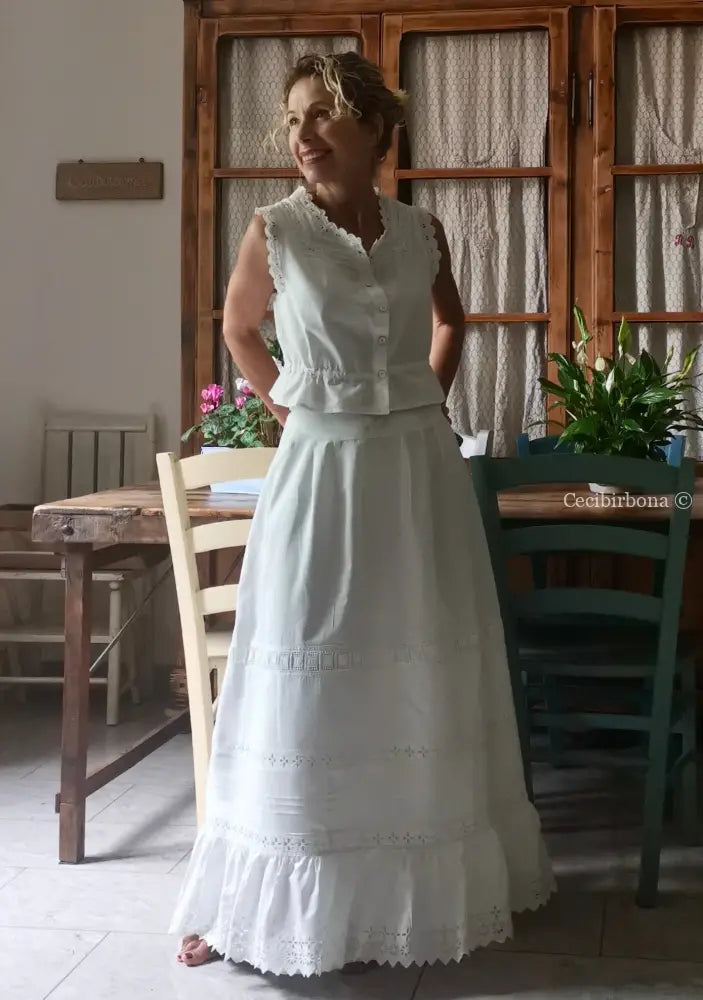 Corpetto antico ricamato “Corredo di Angiolina” camicia donna