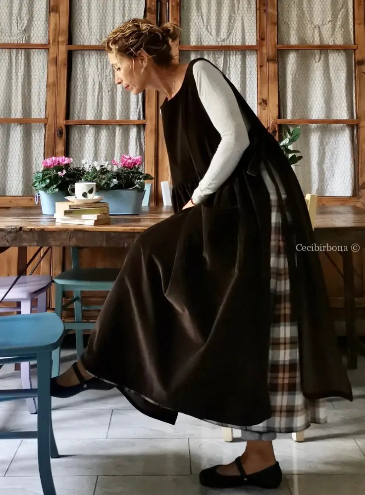 DISPONIBILE IN PREORDINE Grembiule in velluto marrone (Ref. 70) grembiule donna tessuti moderni