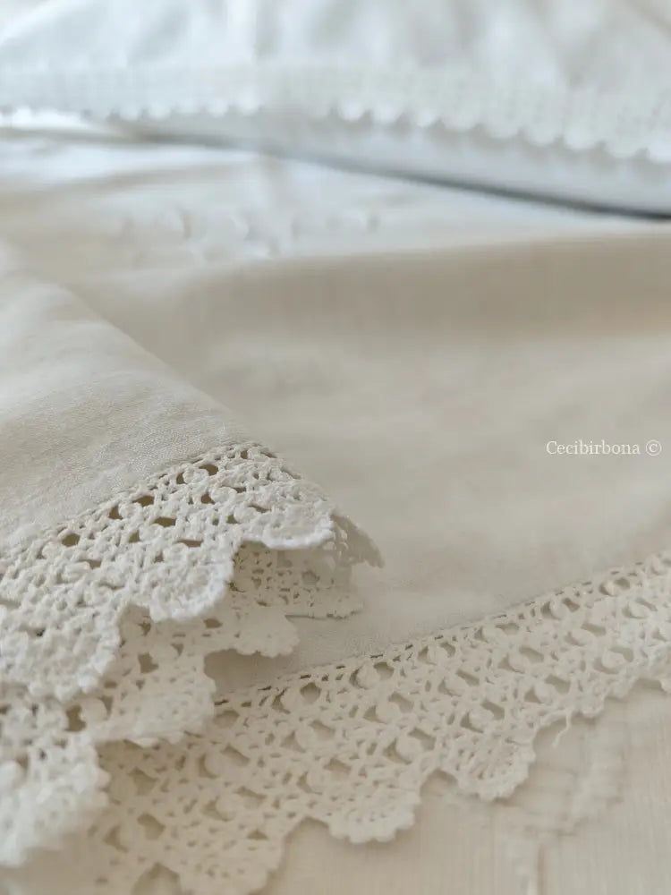 Federe in lino antico con monogramma RV e bordo all’uncinetto biancheria antica per la casa