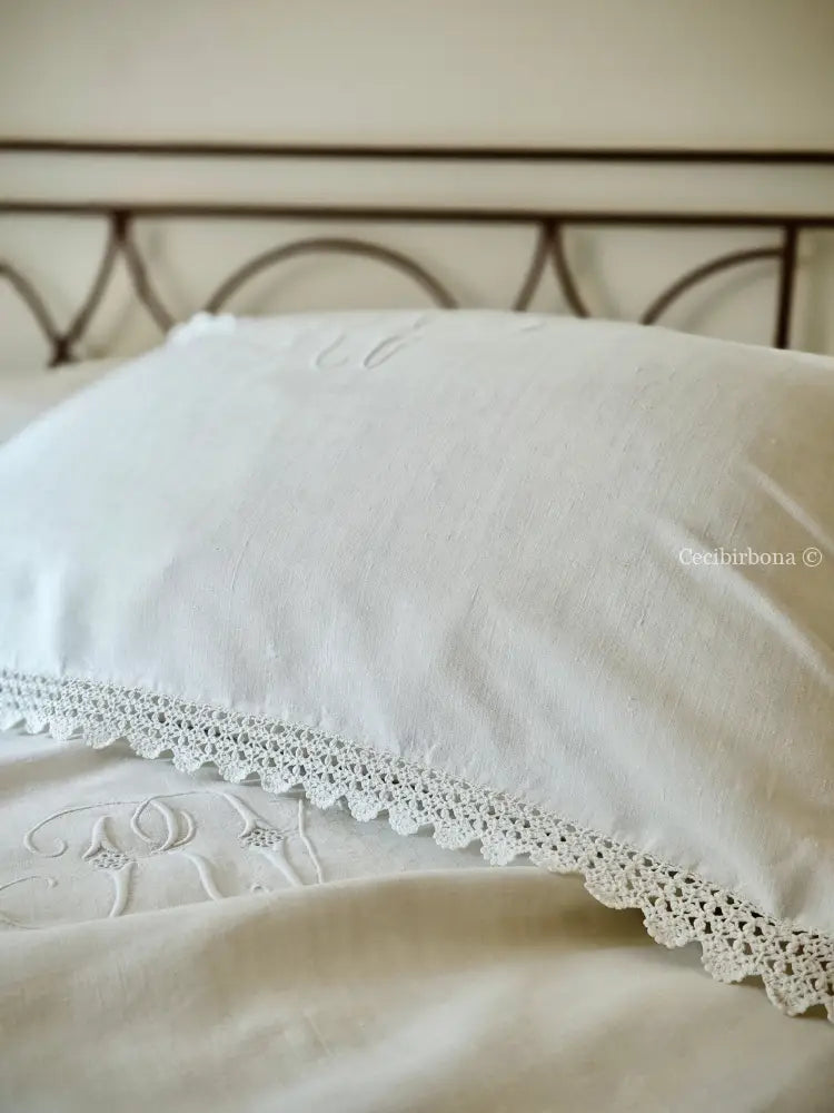 Federe in lino antico con monogramma RV e bordo all’uncinetto biancheria antica per la casa