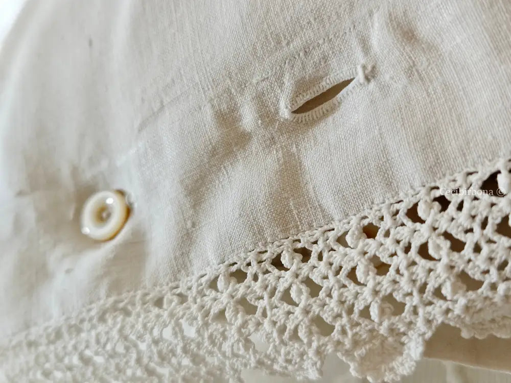 Federe in lino antico con monogramma RV e bordo all’uncinetto biancheria antica per la casa