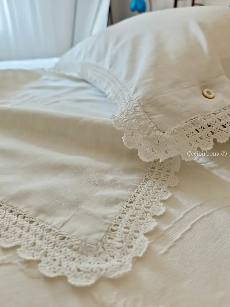 Federe in lino antico con monogramma RV e bordo all’uncinetto biancheria antica per la casa