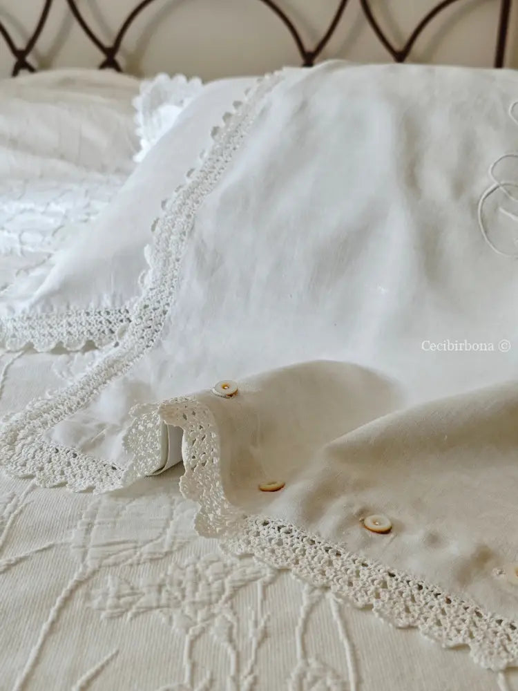 Federe in lino antico con monogramma RV e bordo all’uncinetto biancheria antica per la casa
