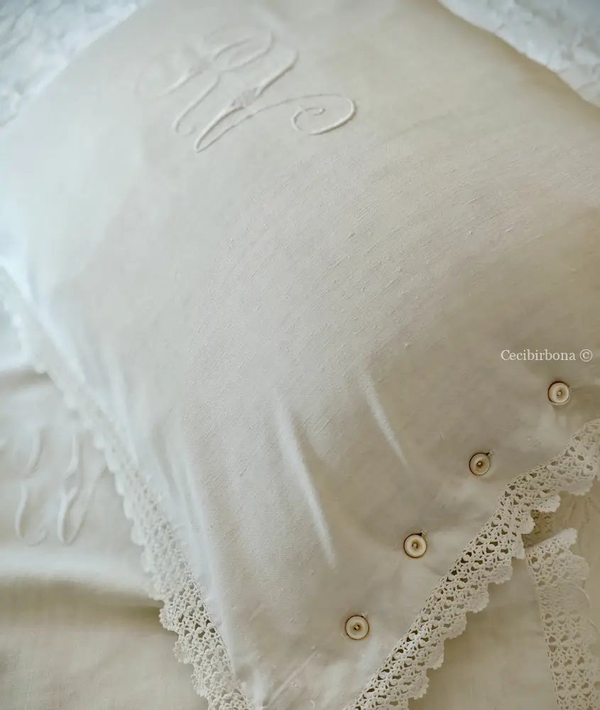 Federe in lino antico con monogramma RV e bordo all’uncinetto biancheria antica per la casa